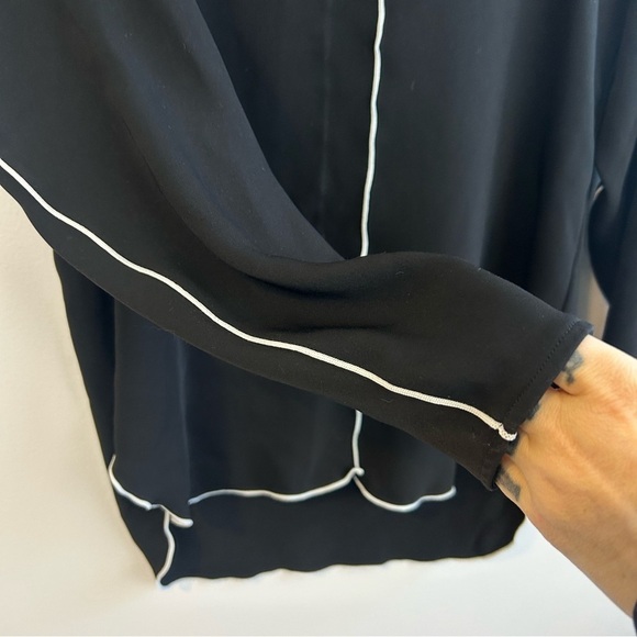Babaton Aritzia Rena Black Long Sleeeve Blouse w/White Piping Size XS - Picture 9 of 12